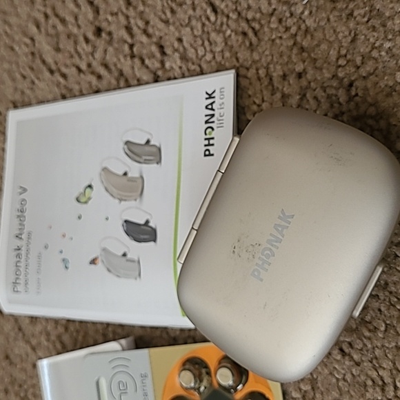 Phonak Audéo V Hearing Aid Set with Accessories *HEARING AIDS NOT INCLUDED* - Picture 4 of 5